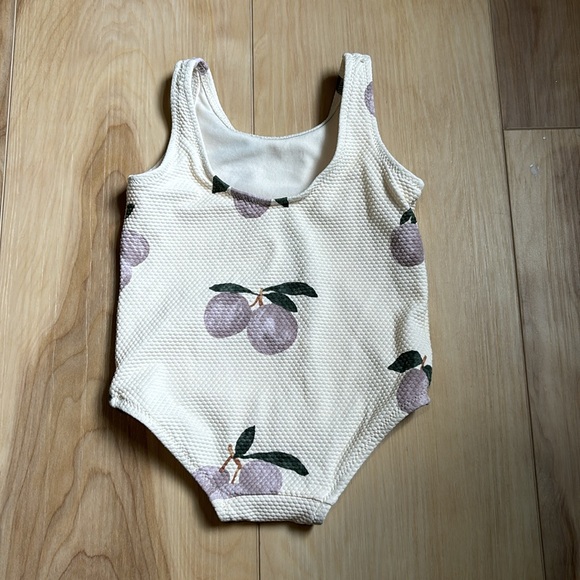 ‼️ SOLD ‼️ H&M textured plum print one piece swimsuit for baby - Picture 2 of 2